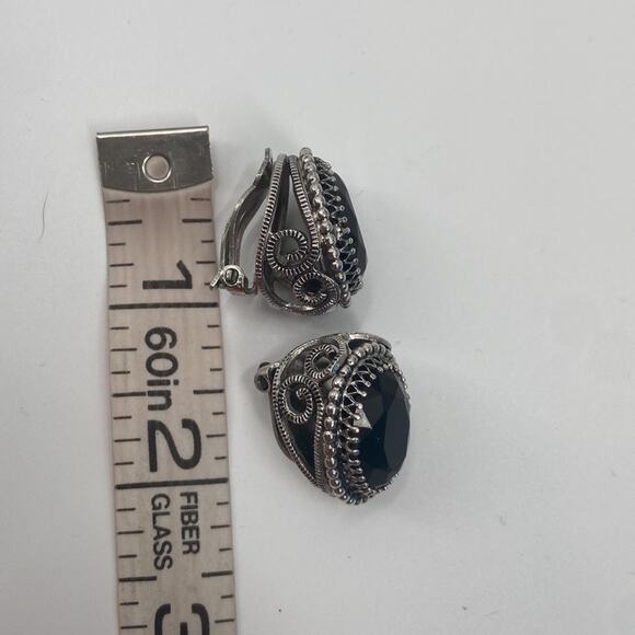 Vintage Whiting & Davis Oval Black Onyx clip on earrings - Picture 9 of 9
